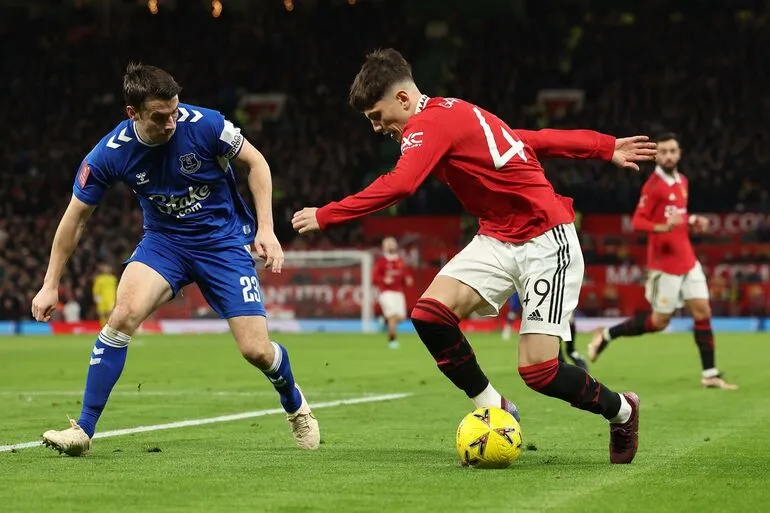 Gol Spektakuler Mount dan Debut Mbeumo Sorotan Utama